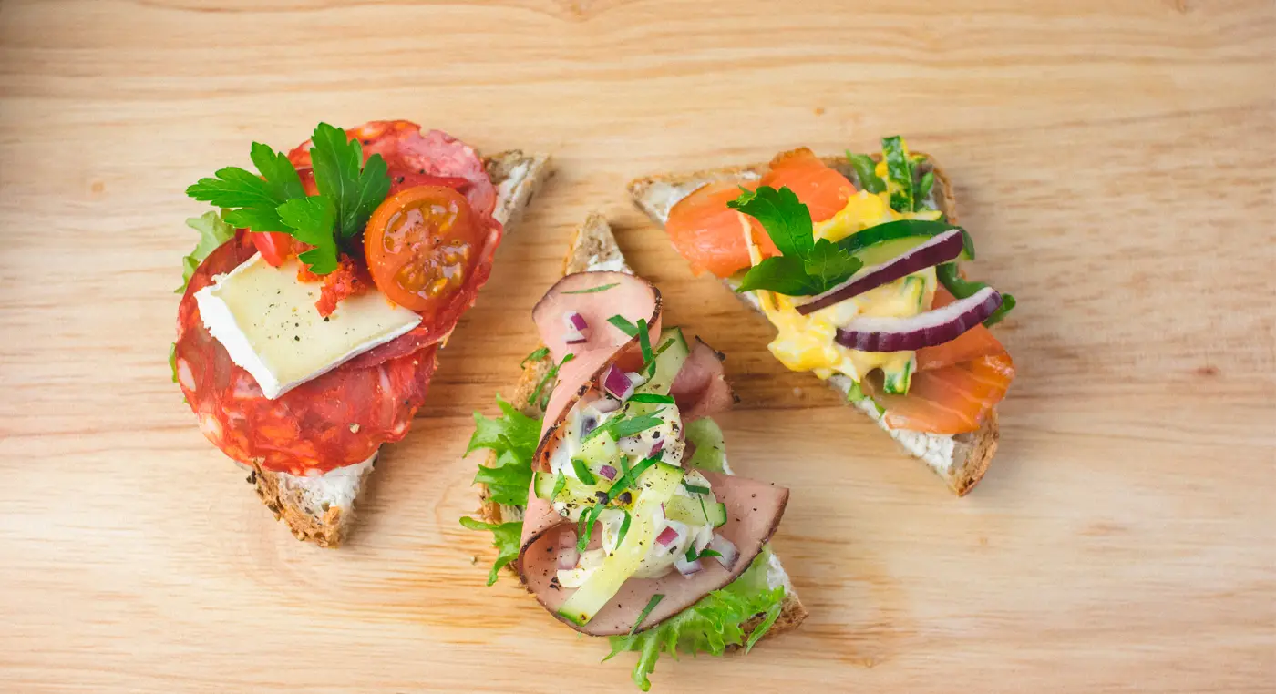 Nydelige smørbrød med ferske ingredienser